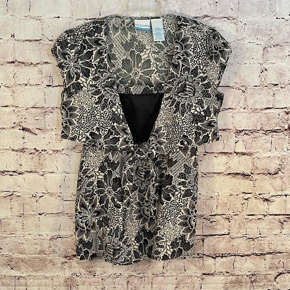 Announcements Maternity Top Large Black & White Floral   (B-29)